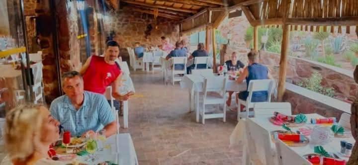 Brandberg White Lady Lodge Uis Bagian luar foto