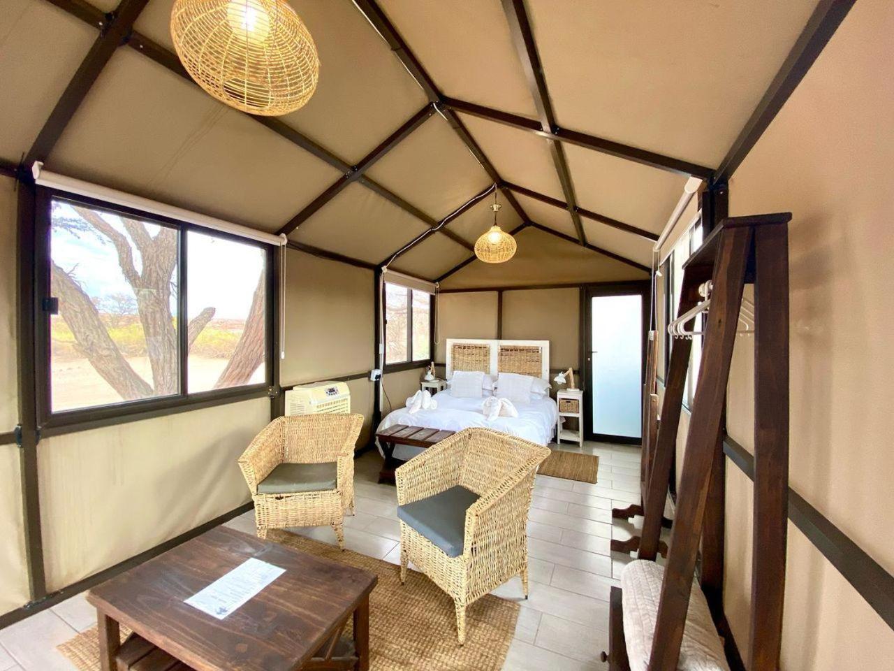Brandberg White Lady Lodge Uis Bagian luar foto