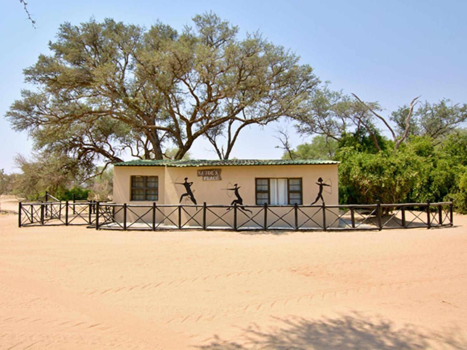 Brandberg White Lady Lodge Uis Bagian luar foto
