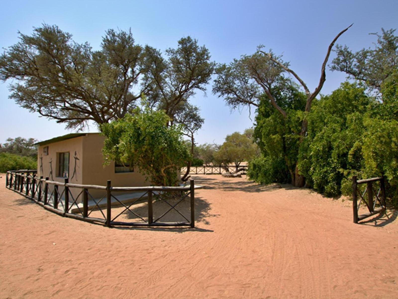 Brandberg White Lady Lodge Uis Bagian luar foto