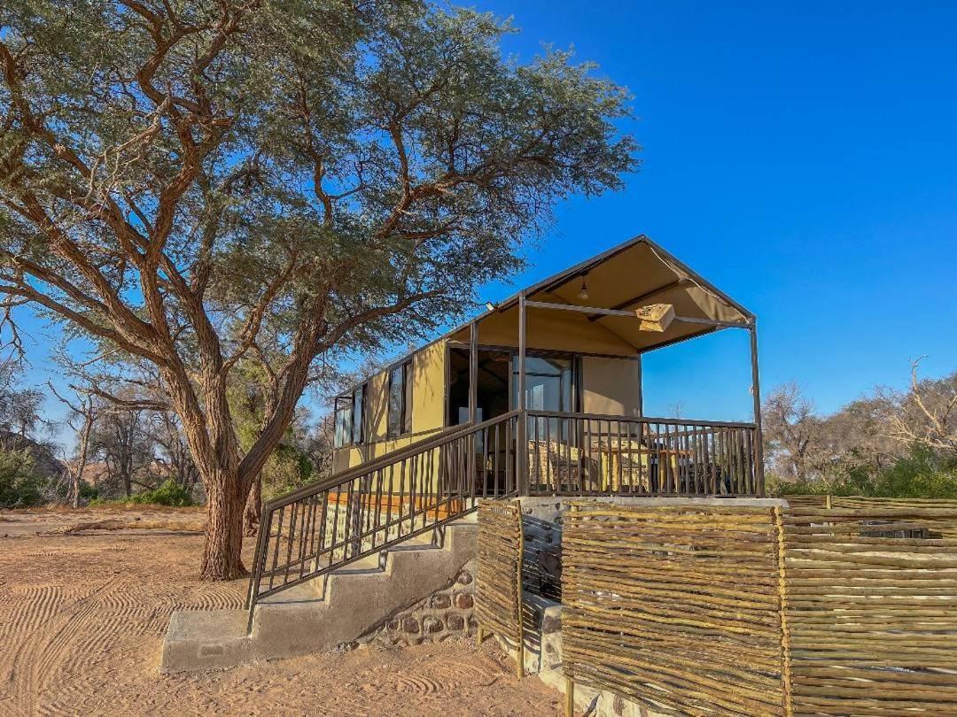 Brandberg White Lady Lodge Uis Bagian luar foto
